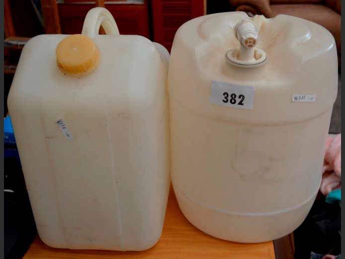 LOT: 2 x 20 LITRE CANISTERS