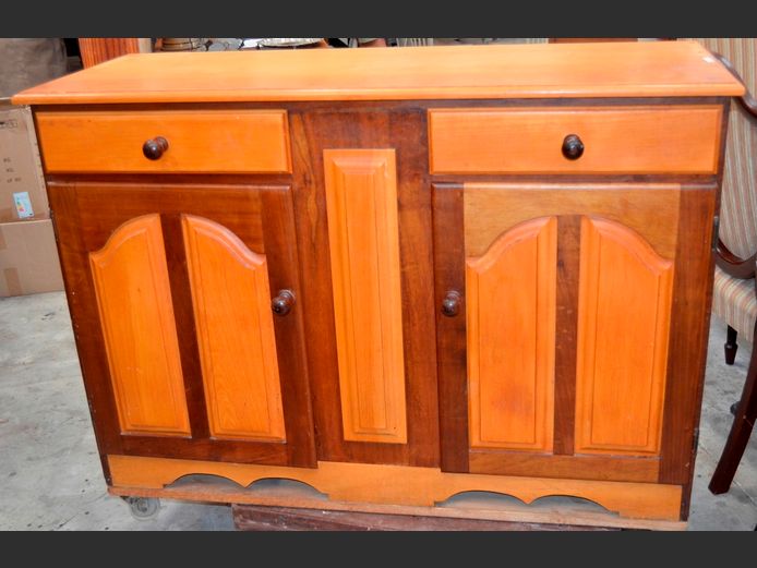 YELLOWWOOD & IMBUIA 6-DRAWER, 2-DOOR SIDEBOARD ON CASTORS, 124 x 48 x 95cm