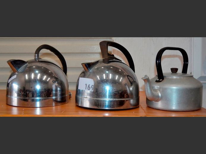 LOT: 2 x STAINLESS STEEL VINTAGE ELECTRIC KETTLES & AN ALUMINIUM KETTLE [Untested]