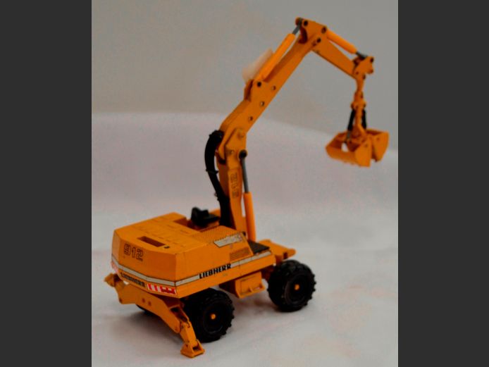 LIEBHERR MODEL GRIPPER EXCAVATOR