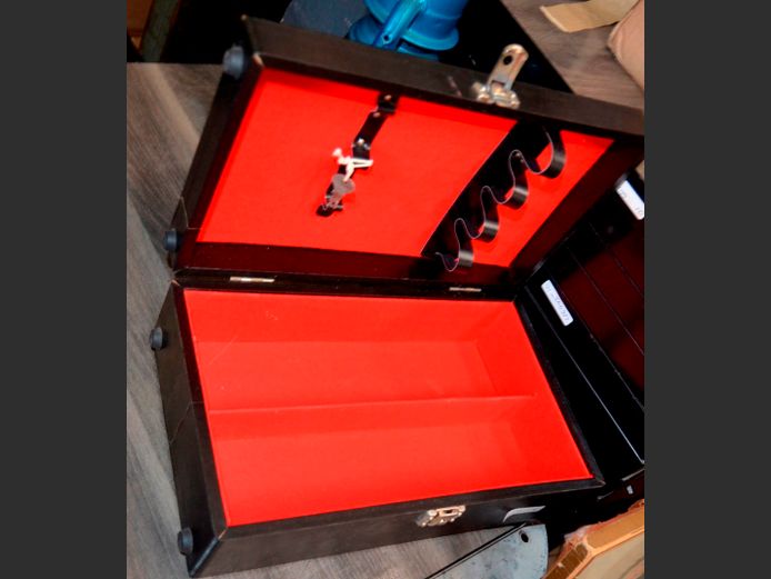 BLACK LEATHER TOUCH WINE PRESENTATION CASE