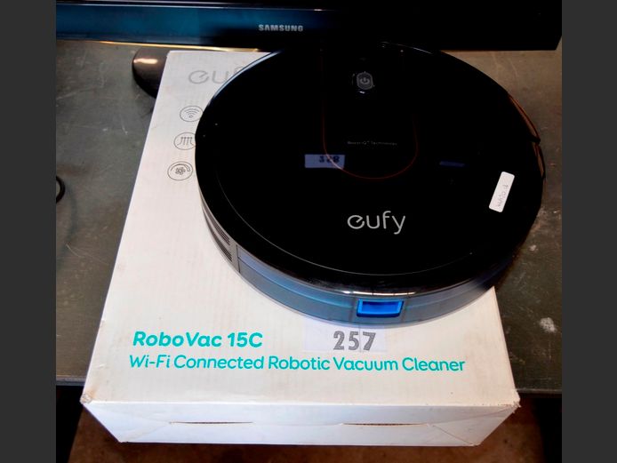GUFY 15C ROBOT VAC [Switches on]