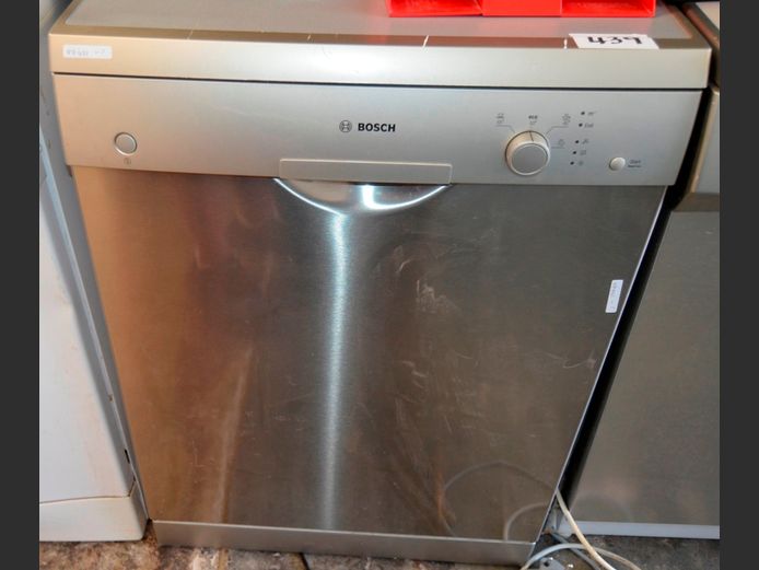 BOSCH STAINLESS STEEL FINISH DISHWASHER [Switches on, untested further]