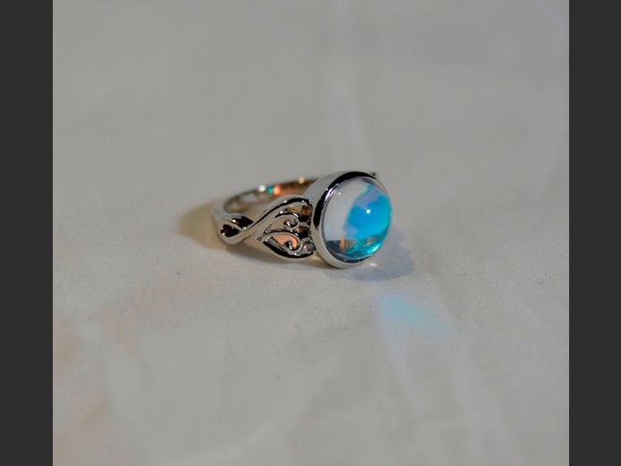 DRESS RING WITH MILKY OPAL STONE