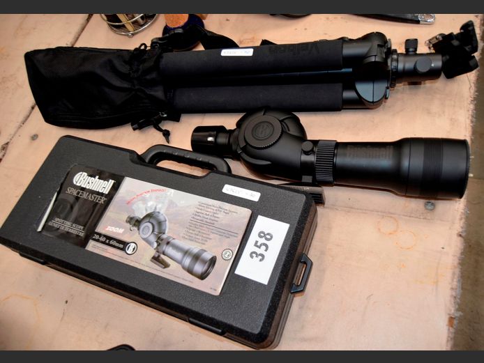 BUSHNELL SPACEMASTER 20-60 X 60mm SPOTTING SCOPE & A VELBON TRIPOD