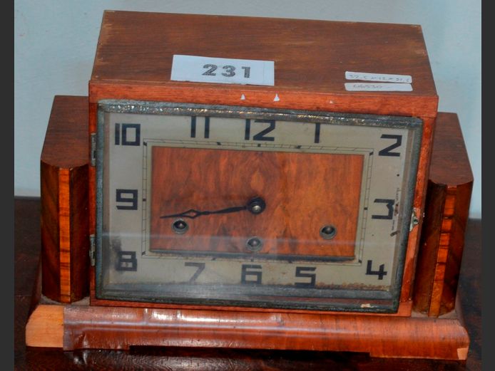 ART DECO MANTLE CLOCK WITH KEY, 32.5 x 12 x 21.5cm [In need of restoration]