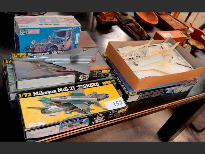 MODEL JETS & CAR KIT [Condition unknown]