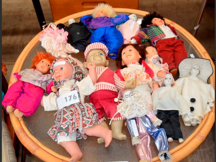 LOT: 7 x ASSORTED PORCELAIN DOLLS & 6 x CLOWNS