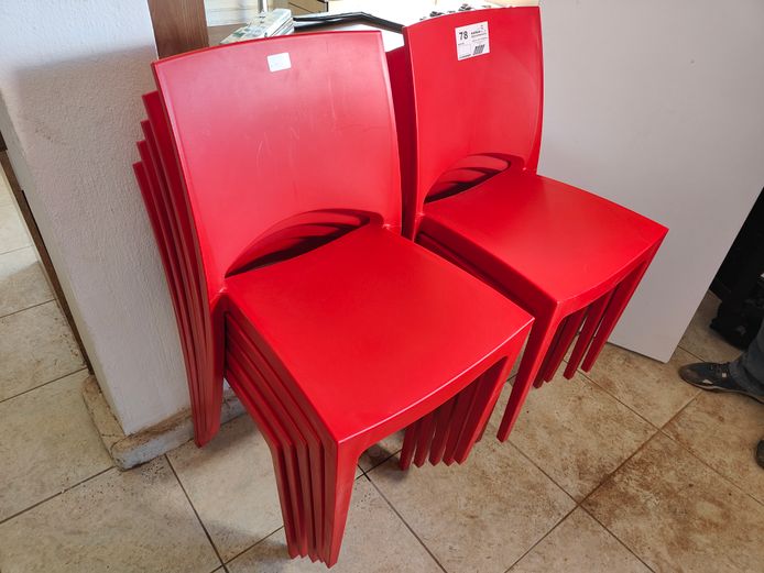 10 X RED PLASTIC CHAIRS