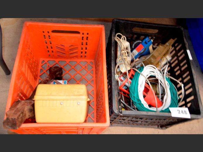 LEAD LIGHT, CUPBOARD DOOR LOCKS WITH KEYS, HINGES, etc [Excl. Crate]