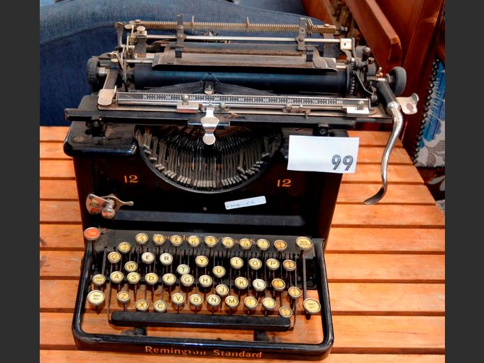 VINTAGE REMINGTON TYPEWRITER [Condition unknown]