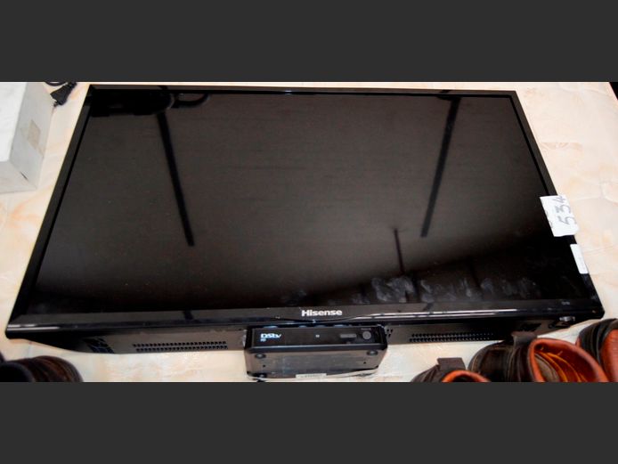 HISENSE 32" TV [Not working] ### LICENCE PLEASE ###