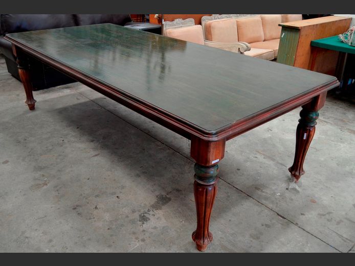 MAHOGANY PAINTED RECTANGULAR DINING TABLE ON REEDED TURNED LEGS, 271 x 120 x 77cm