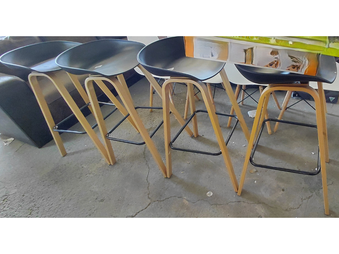 LOT OF 4 BLACK BAR CHAIRS