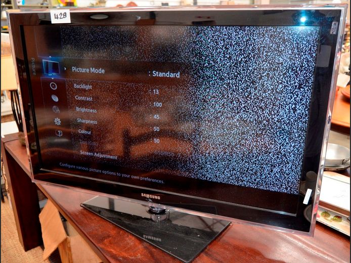 SAMSUNG 40" LCD TV WITH REMOTE [Switches on, Untested further] ### LICENCE PLEASE ###