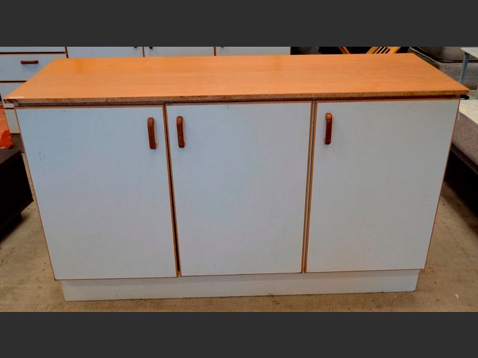 WHITE 3-DOOR KITCHEN CABINET, 154 x 58 x 90cm [Edging needed]