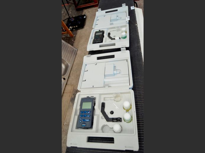 LOT: 2 x WTW PH330 METERS IN CASE [Faulty]