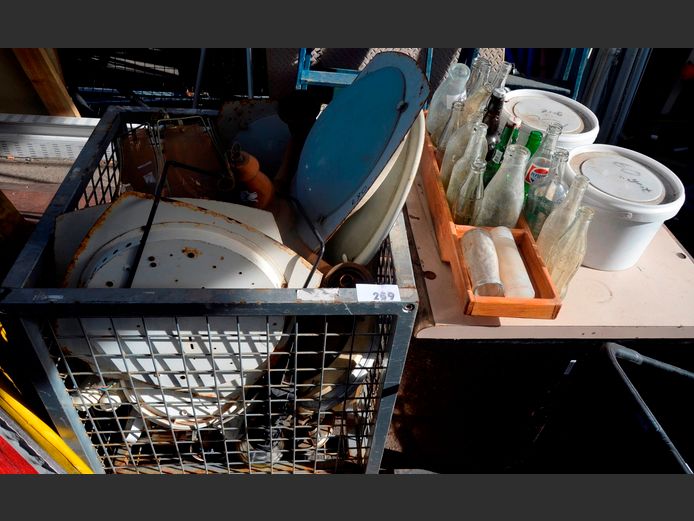 LOT: LIGHT FITTING, GLASS BOTTLES, etc [Excl. Bin]