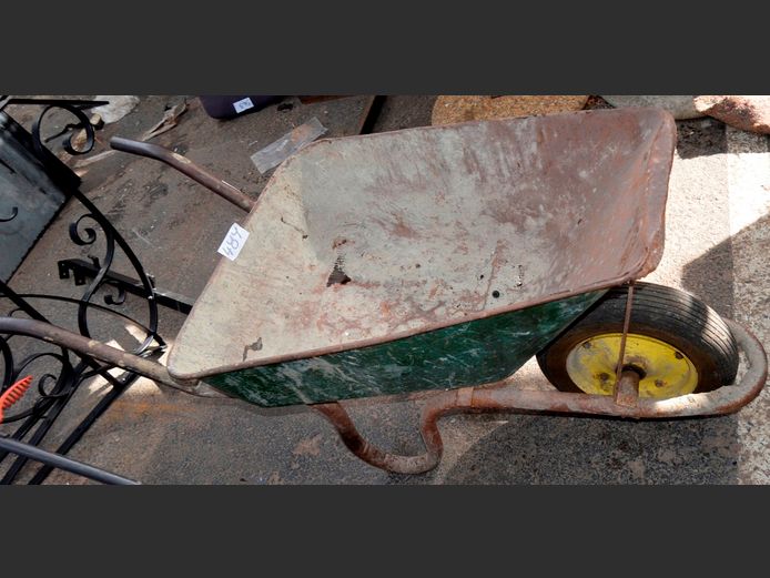 METAL WHEELBARROW