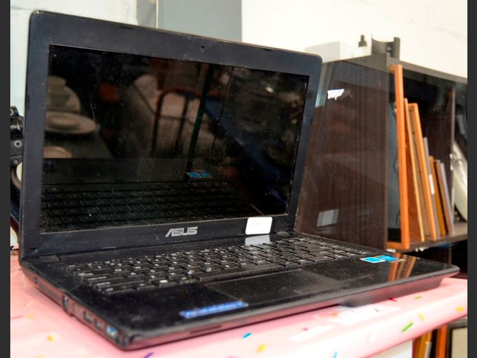 ASUS LAPTOP [Untested, no charger]