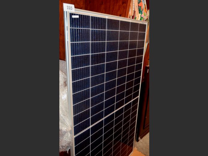 CANADIAN SOLAR 300W SOLAR PANEL [As new]