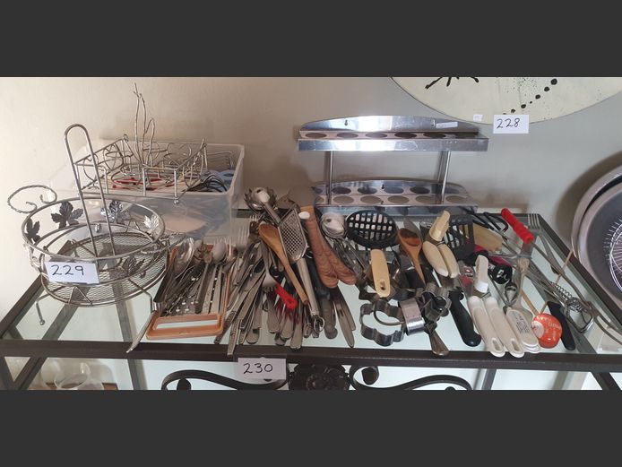 LOT: CUTLERY, UTENSILS, etc