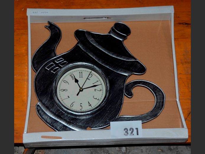 TEAPOT SHAPED WALL CLOCK, 34 x 34cm