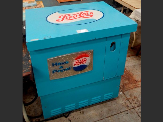 VINTAGE PEPSI COLA FRIDGE, 78 x 57 x 90cm [Switches on, needs gas]