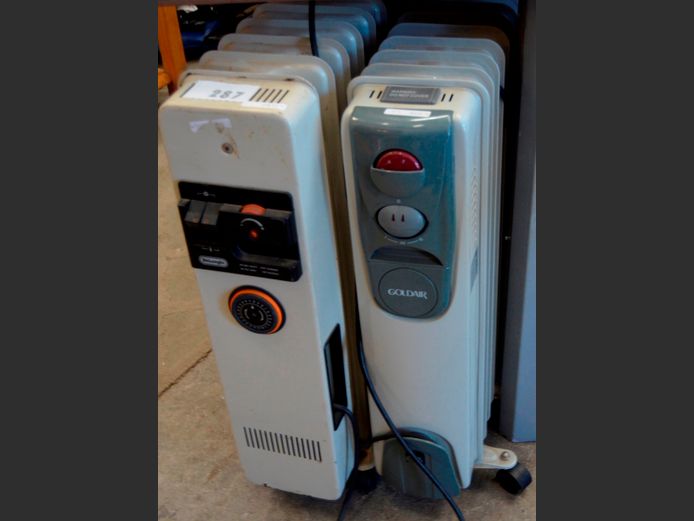 LOT OF 2 OIL HEATERS: DELONGHI & GOLDAIR [Switch on, untested further]
