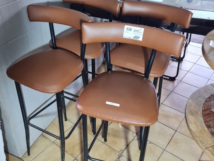 4 X BAR STOOLS