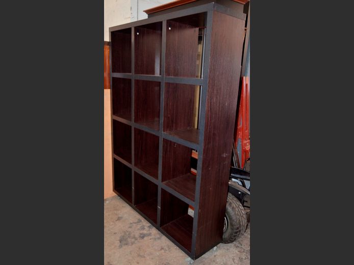 MAHOGANY FOIL 12-CUBE SHELF, 131 x 33 x 182cm