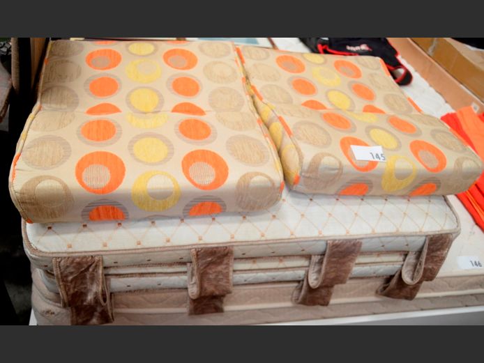 LOT: PADDED SINGLE HEADBOARDS & CHAIR CUSHIONS