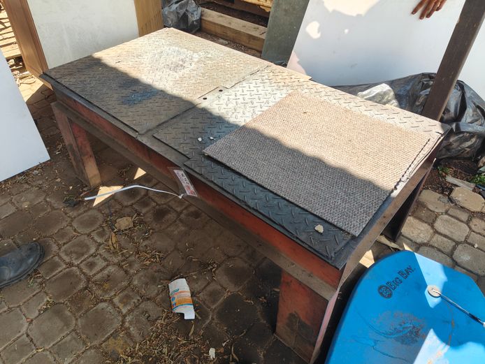 STEEL WORK BENCH