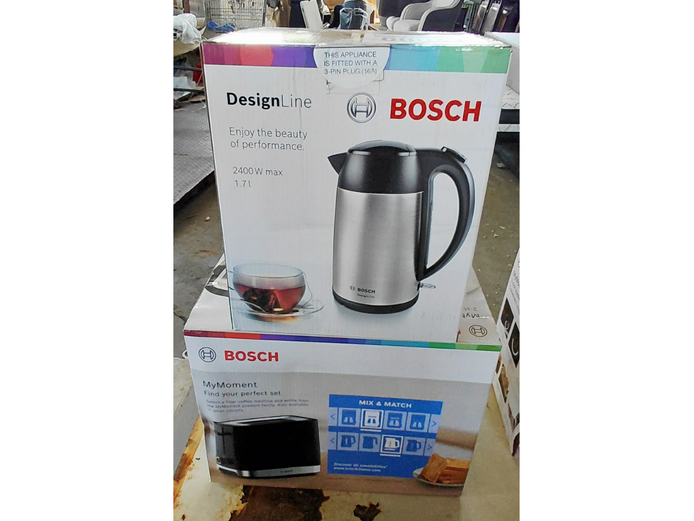 LOT OF BOSCH DESIGNLINE 1.7L KETTLE/ BOSCH MYMOMENT -SLICE TOASTER