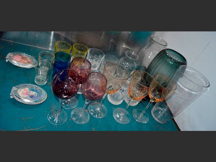 VASES, DRINKING GLASSES, etc