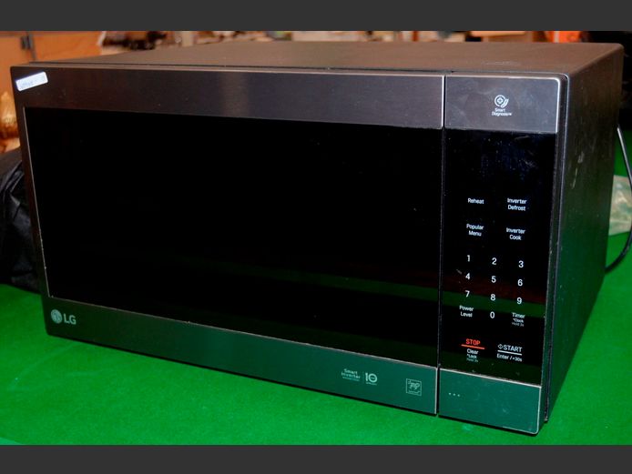 LG ELECTRONIC MICROWAVE [Switches on, untested further]