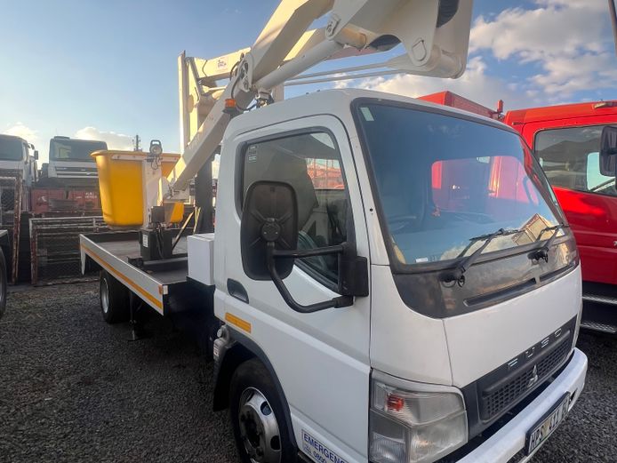 2015 Mitsubishi 12M Cherry Picker