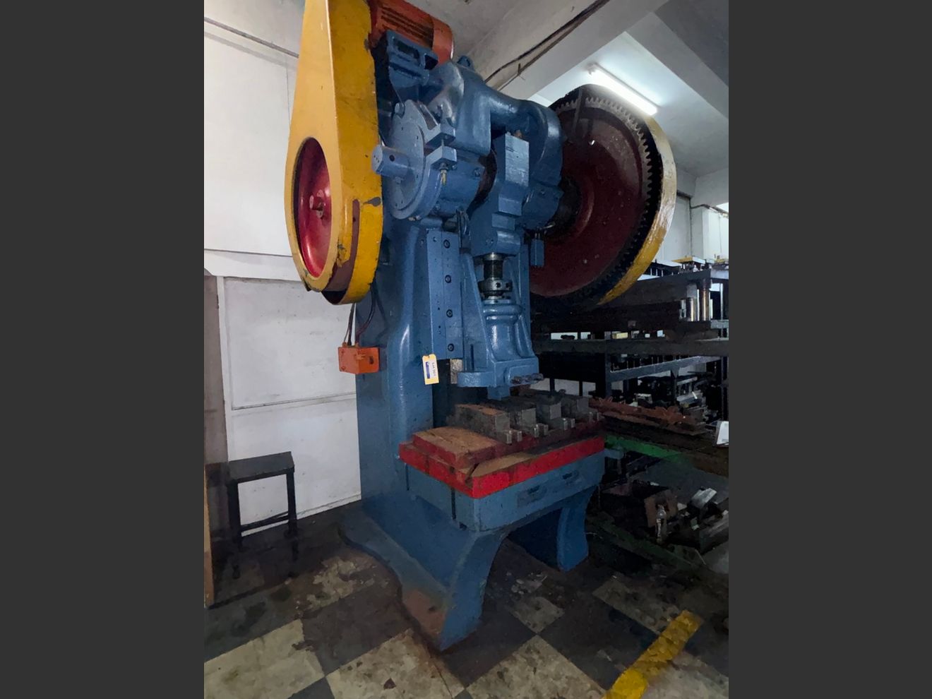 Lot 1 | Industrial Presses, Machinery & Furniture | SAIA Institute of ...