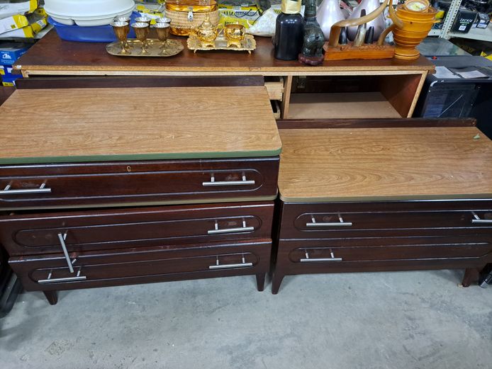 Chest of drawers