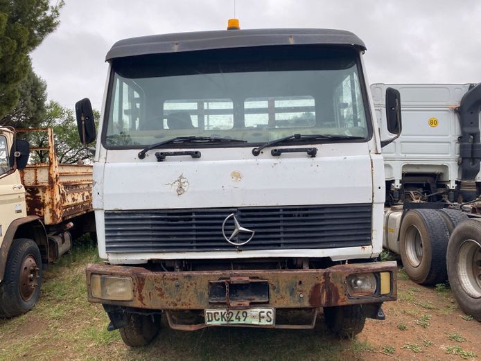 MERCEDES BENZ LOW BED