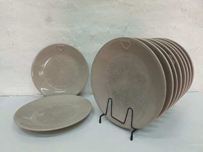 Set of 10 Embossed Heart Ceramic Dinner Plates