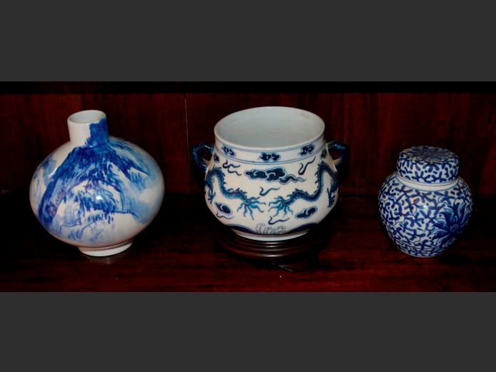CHINESE BLUE & WHITE GINGER JAR, TWIN HANDLED BOWL & VASE, 14cm High, 13cm High & 9cm High