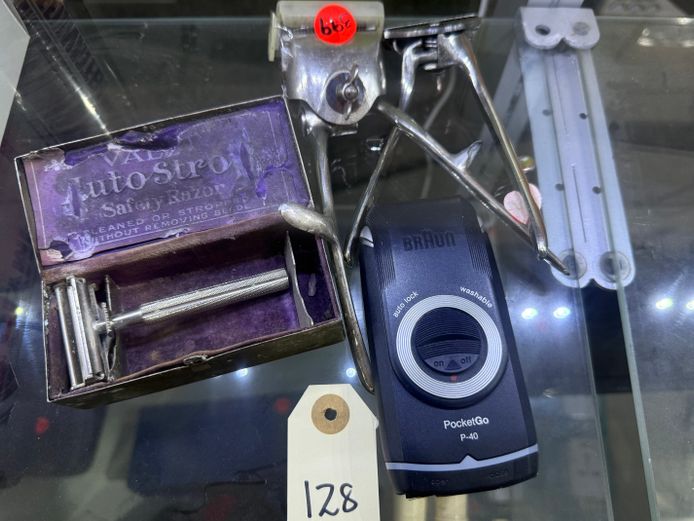 Lot of Vintage Shavers and Electric Shaver 