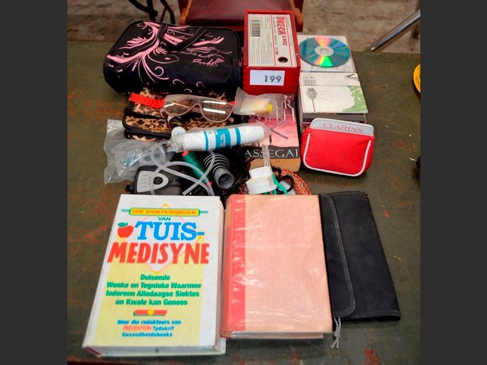 HANDBAGS, BOOKS, SUNGLASSES, etc