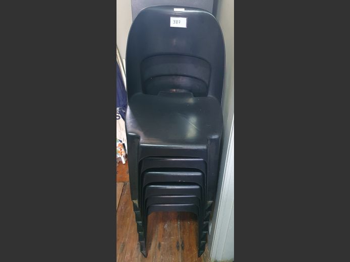 SET OF 6 BLACK PLASTIC PATIO CHAIRS