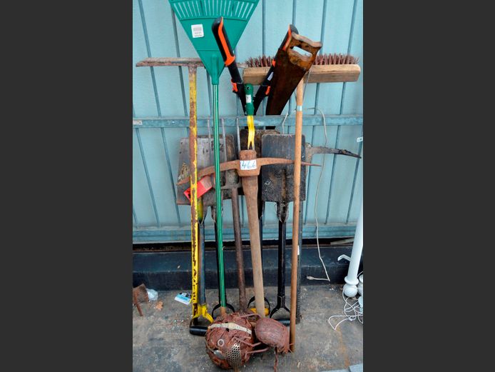 ASSORTED GARDEN TOOLS
