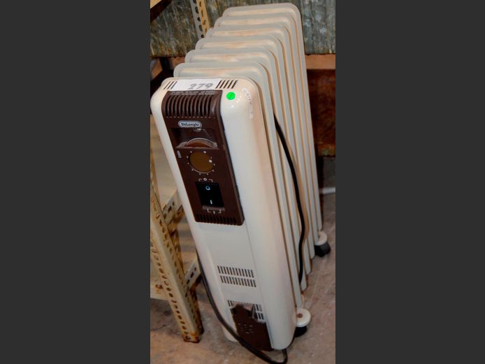 DELONGHI 7-FIN OIL HEATER [Switches on, untested further]
