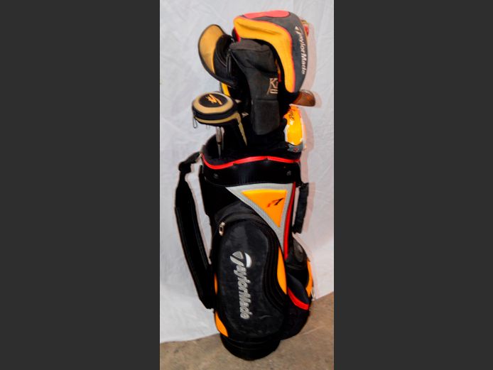 TAYLOR MADE GOLF BAG WITH 13 CLUBS