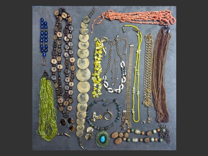 ASSORTED COSTUME JEWELLERY