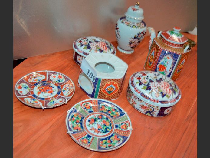 CHINESE PLATES, LIDDED BOWLS, TEAPOT, GINGER JAR, etc